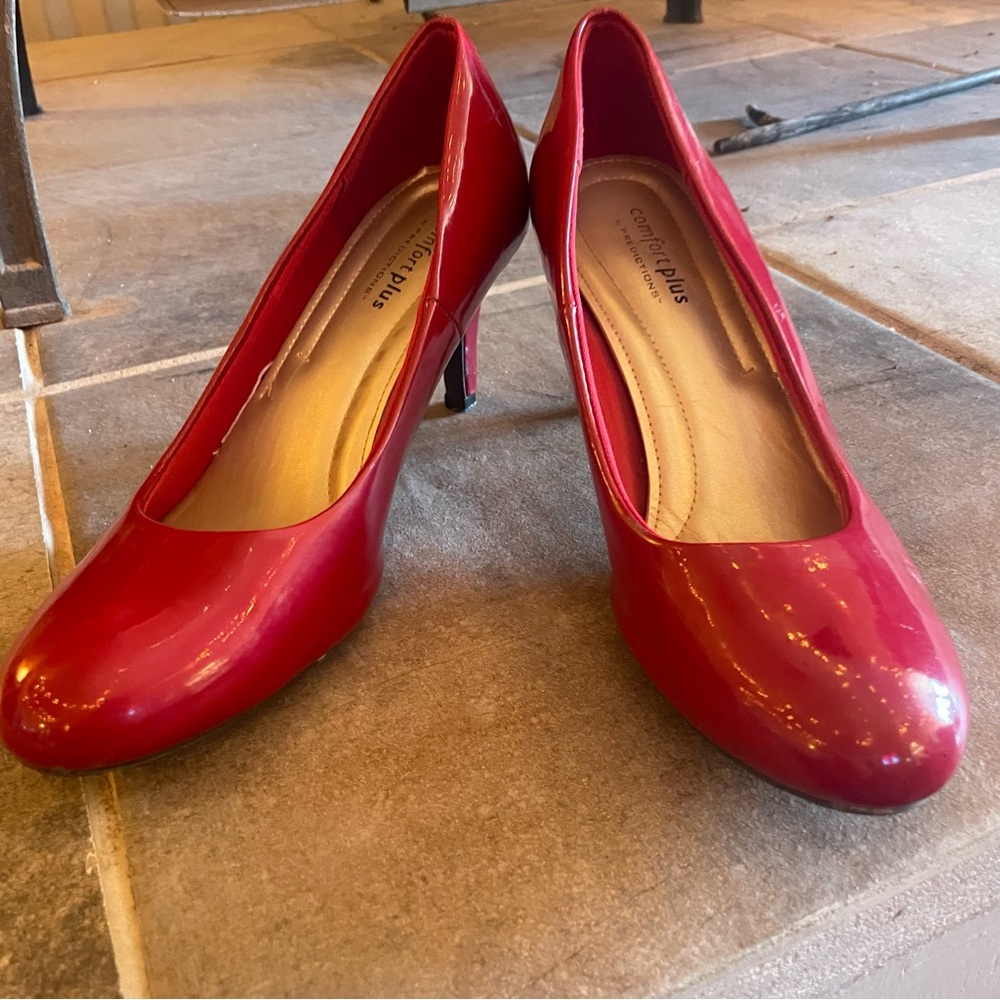 Comfort Plus by Predictions Red Heels Size 8